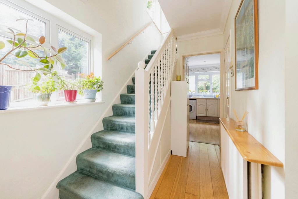 Property photo 2 of 13 Hallway