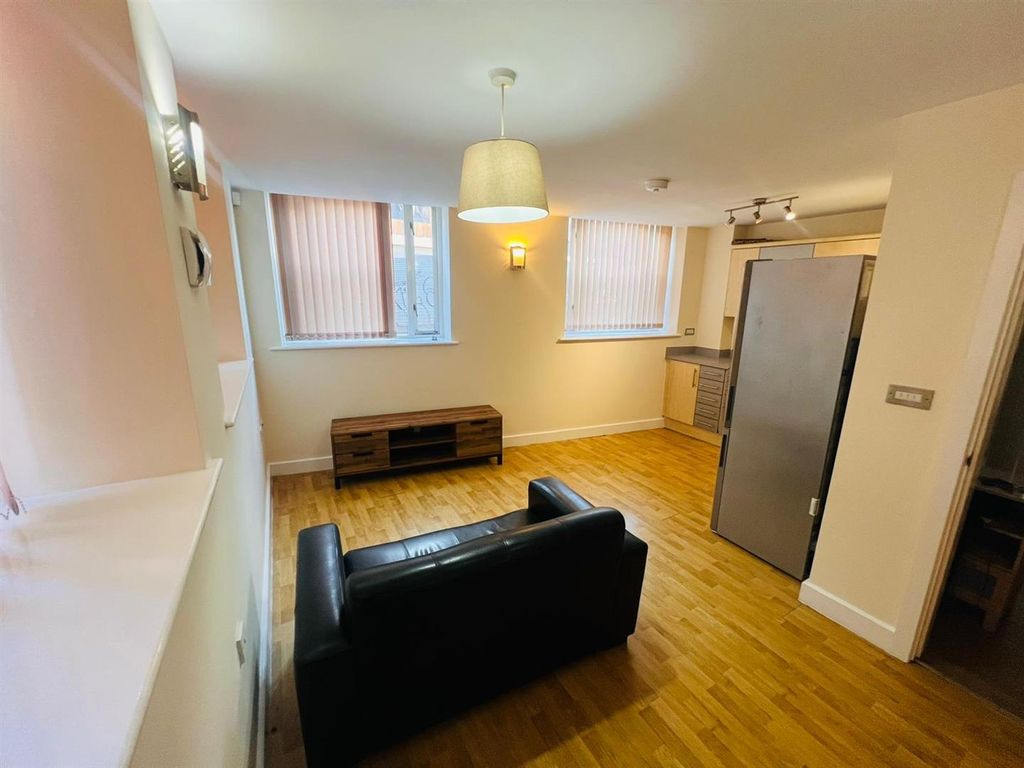 Property photo 2 of 10