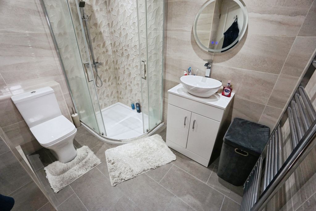 Property photo 3 of 16 Shower Room