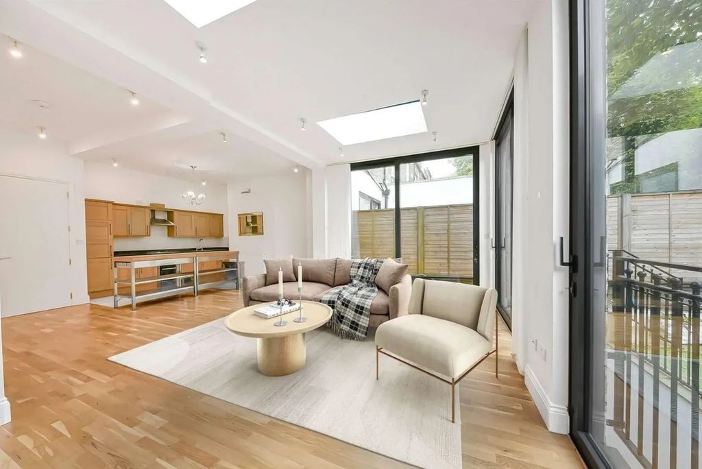 Property photo 3 of 20 Photo 2