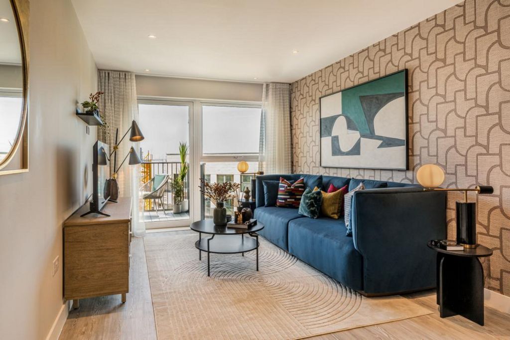 Property photo 2 of 18