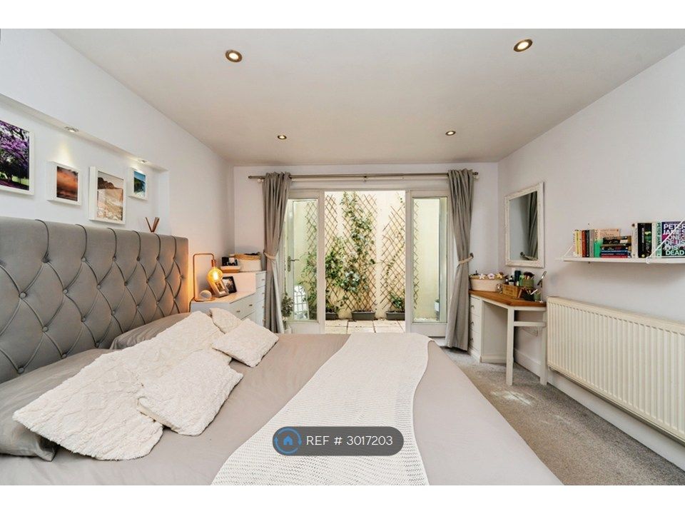 Property photo 2 of 21 Bedroom (Incl. Terrace)