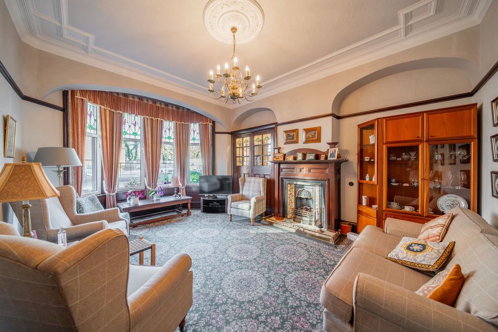 Property photo 2 of 28