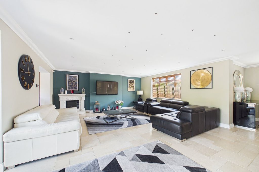 Additional image 8 of 6 bed detached house for saleBeehive Lane, Binfield, Bracknell, Berkshire RG12