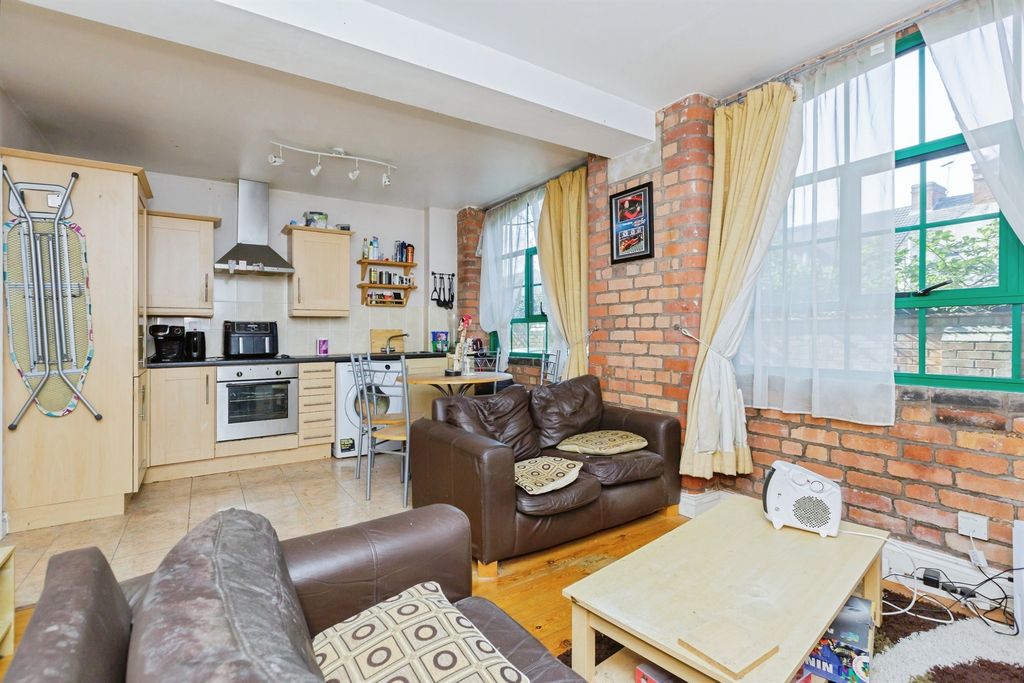 Property photo 2 of 14