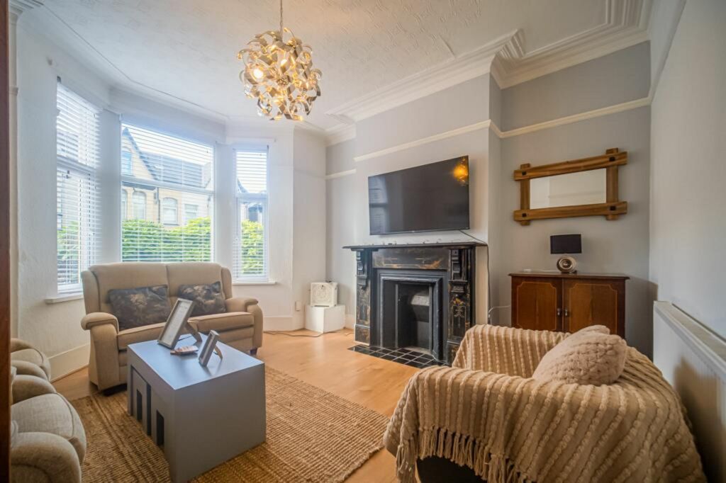 Property photo 2 of 25