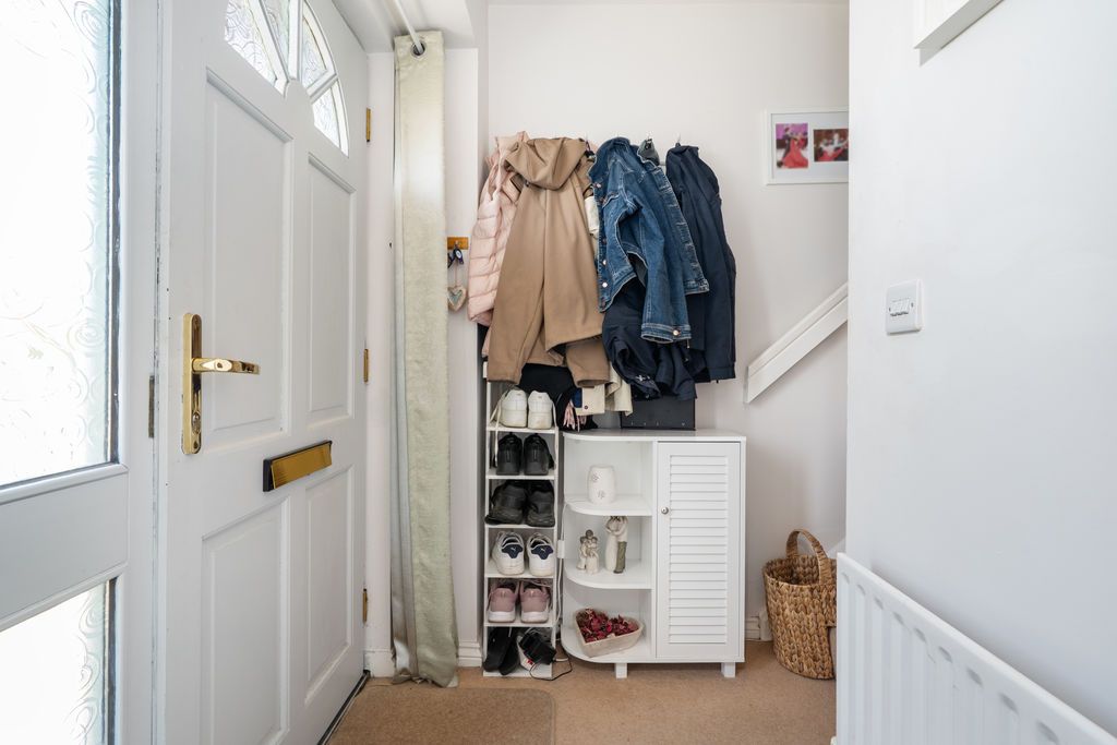 Property photo 2 of 21 6 Campion Crescent