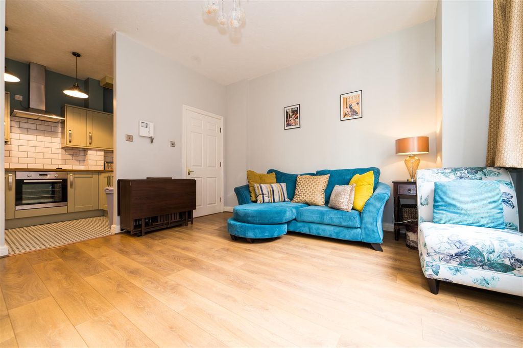 Property photo 2 of 9 Lounge