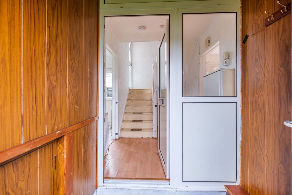 Property photo 2 of 27