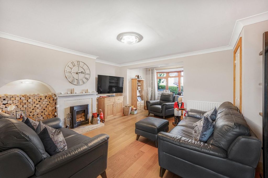 Property photo 3 of 21 Living Room