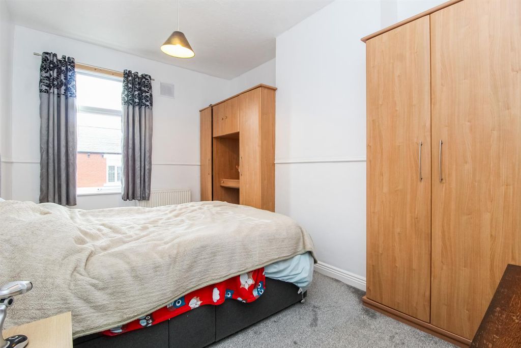 Property photo 2 of 10 Bedroom One