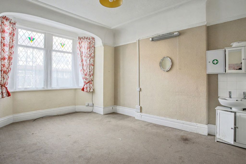 Property photo 2 of 23