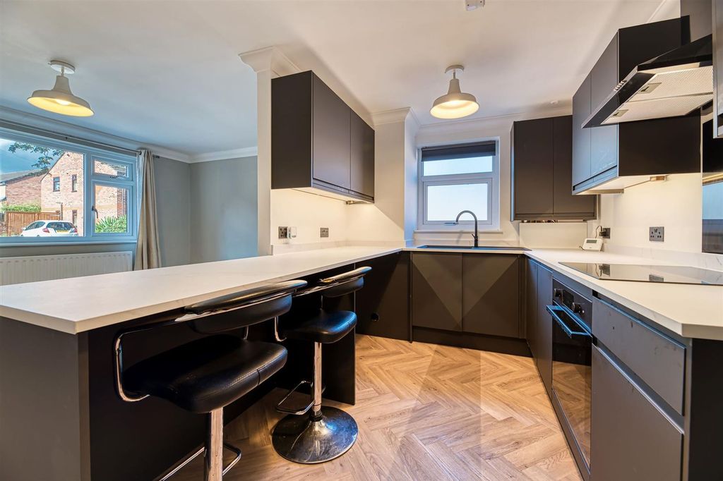 Property photo 3 of 8 Kitchen