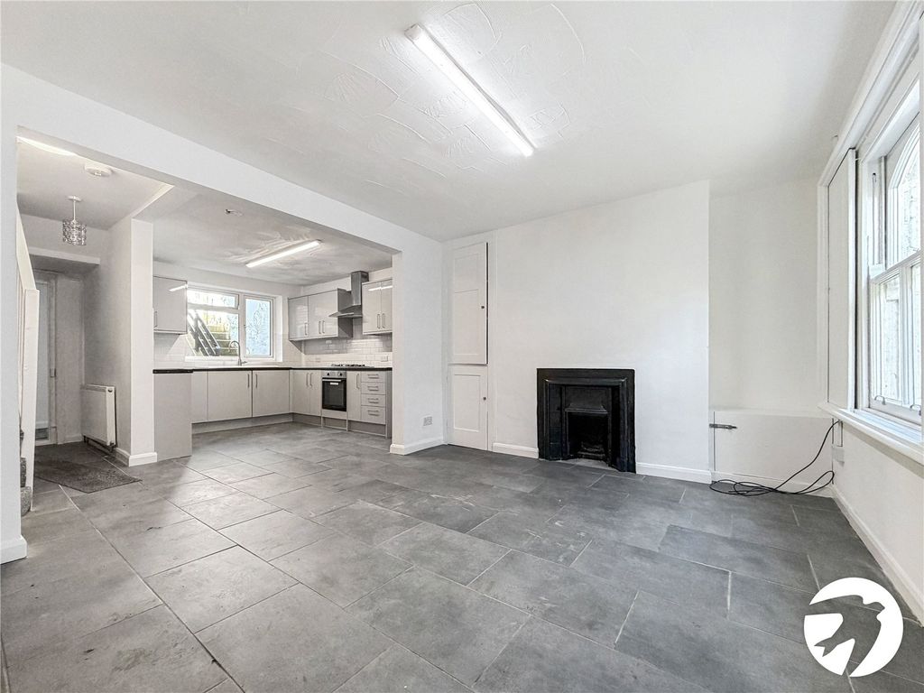 Property photo 3 of 14 Kitchen/Reception