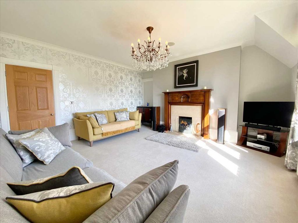 Property photo 3 of 31