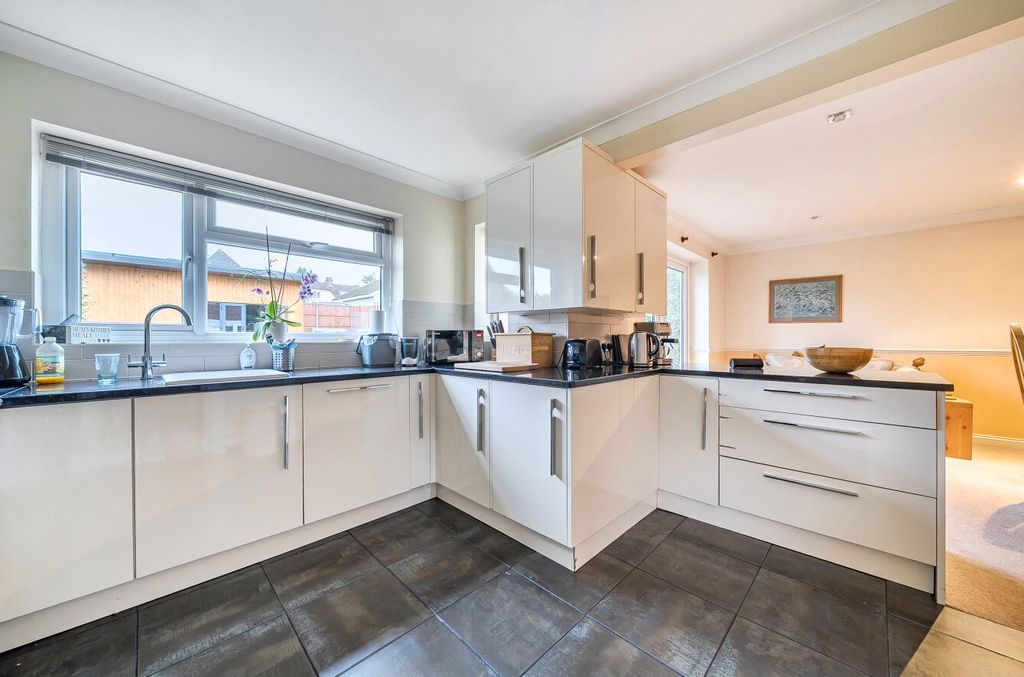 Property photo 3 of 21 1388356-12-69402E...