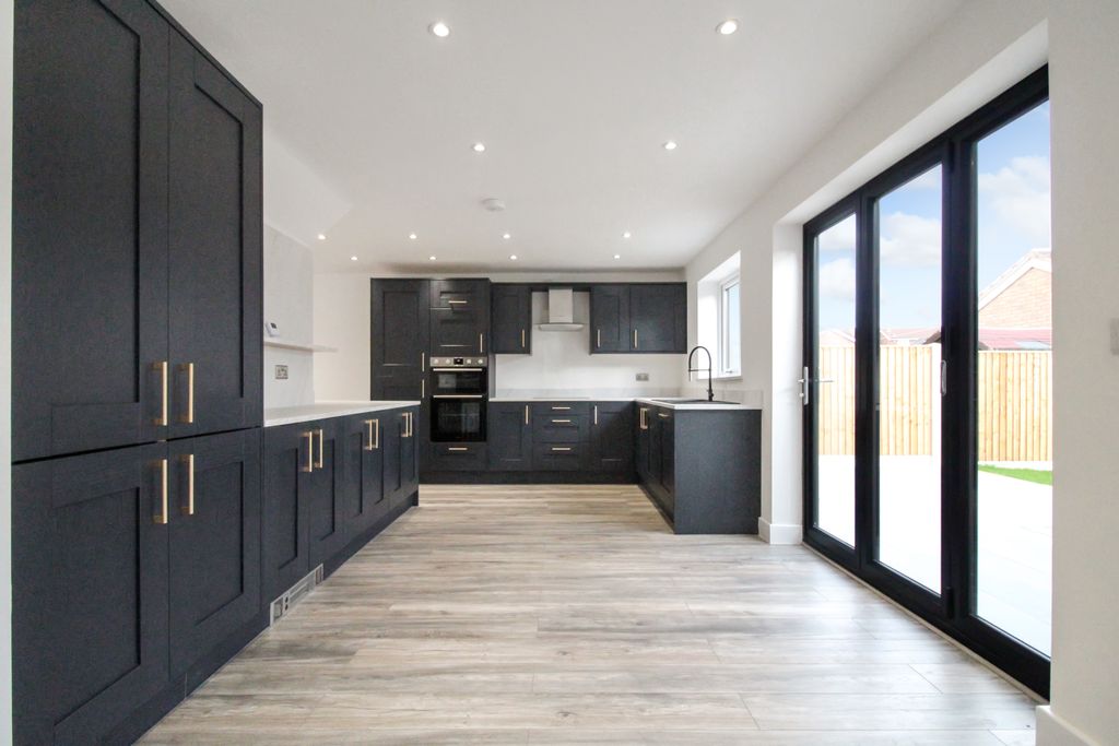 Property photo 3 of 17 Open Plan Kitchen