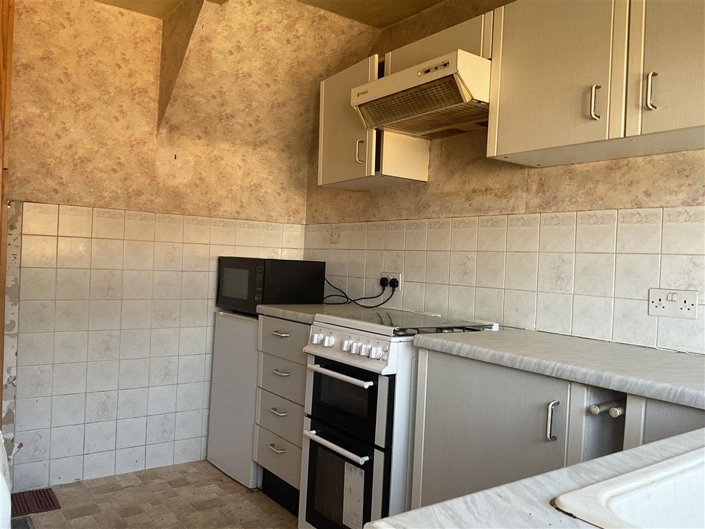 Property photo 3 of 9 Kitchen