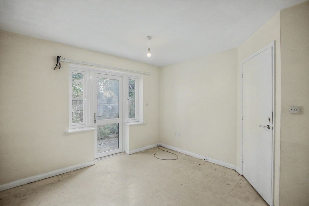 Property photo 2 of 15 3 Evergreen Square, Dalston, London, E8 3Xd