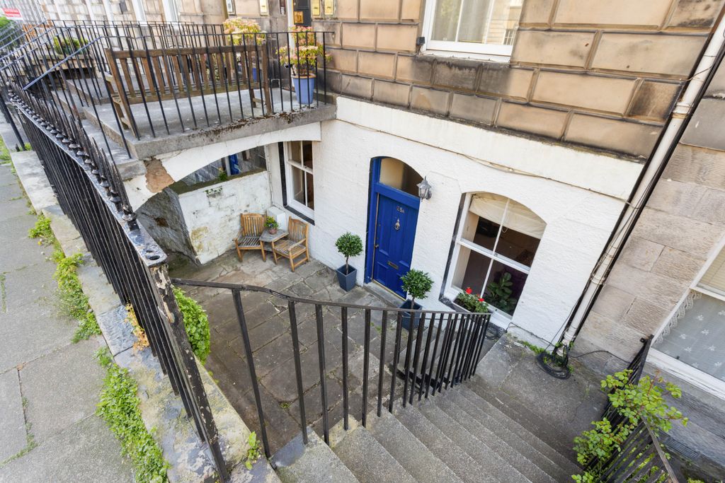 Property photo 2 of 34 25A Scotland Street 02