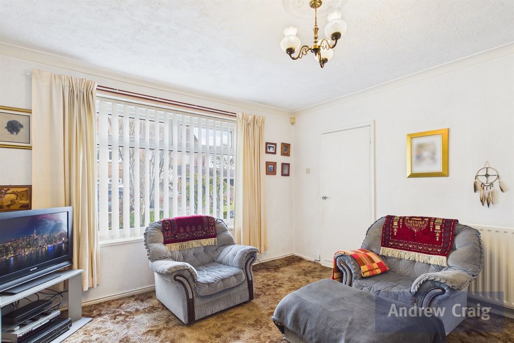 Property photo 2 of 19 Lounge