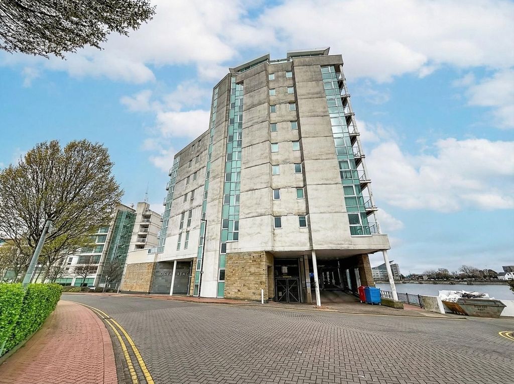 Property photo 2 of 20