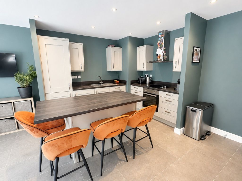 Property photo 3 of 16 4807225