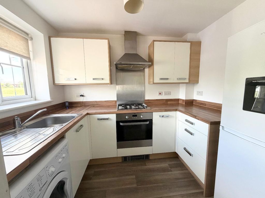 Property photo 2 of 10 Kitchen