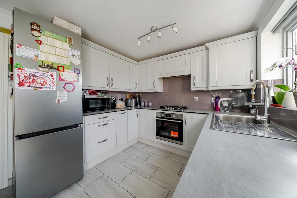 Property photo 3 of 19 Kitchen