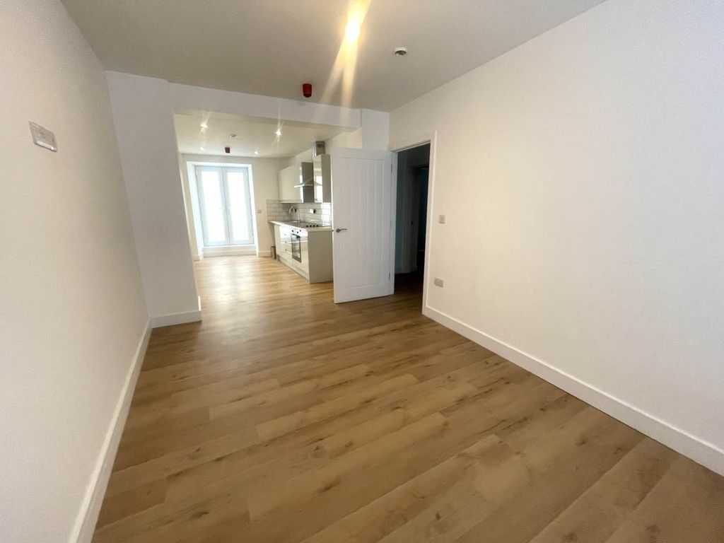 Property photo 3 of 7 Lounge 1