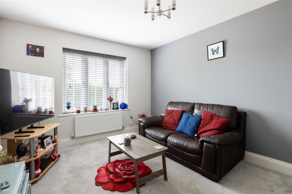 Property photo 2 of 17