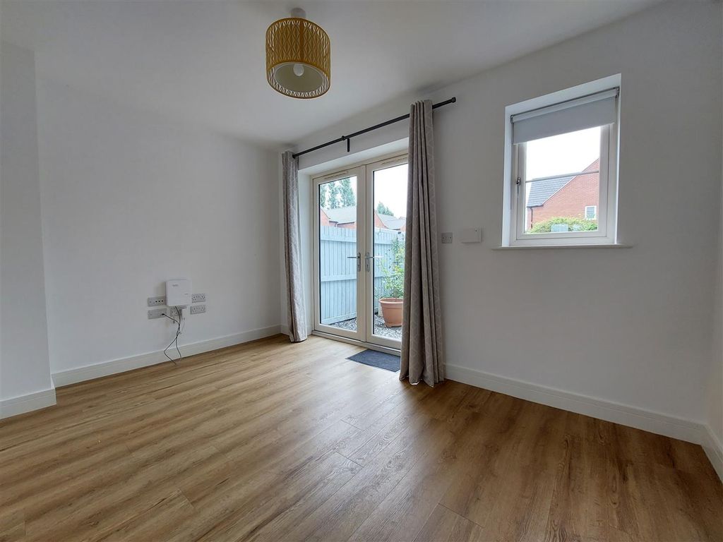 Property photo 3 of 15 Sitting Room