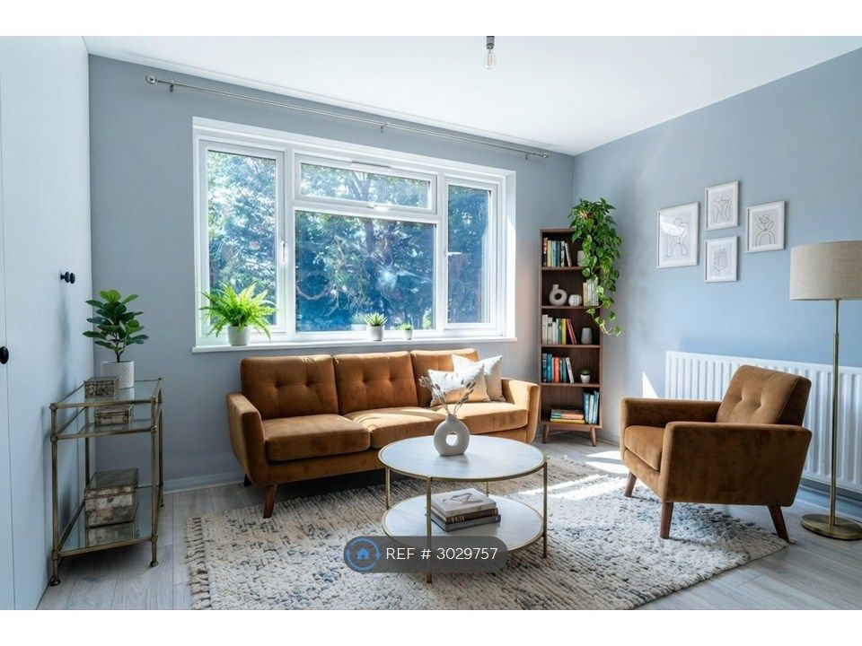 Property photo 3 of 11 Livingroom