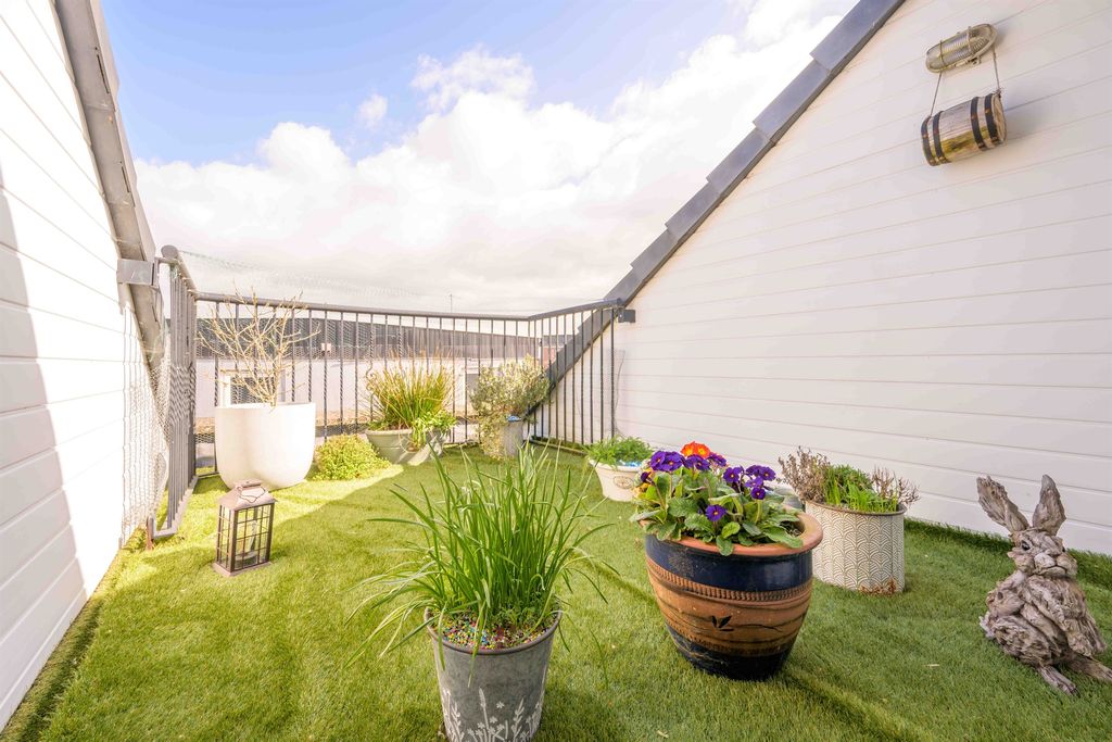 Property photo 2 of 18