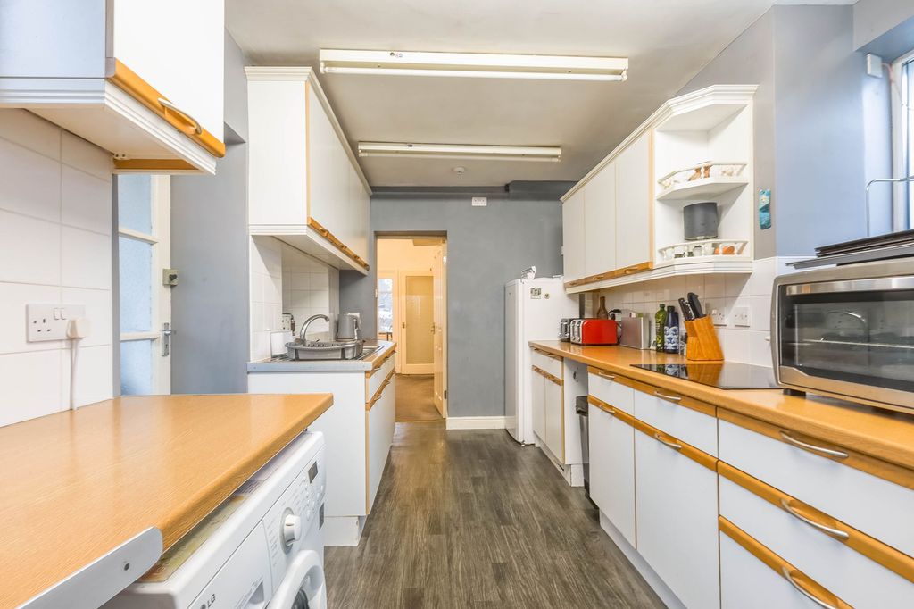 Property photo 3 of 22