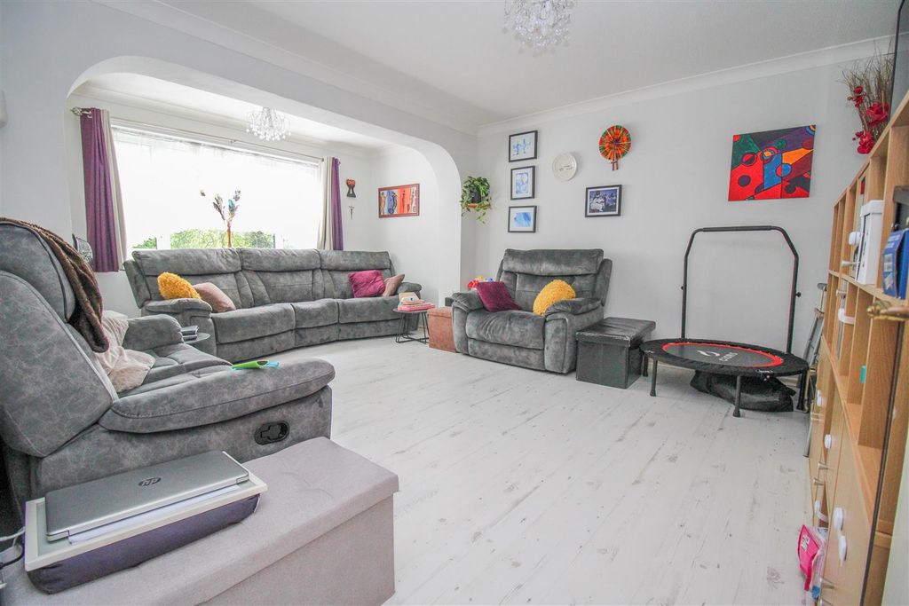 Property photo 2 of 13 Img_0032.Jpg