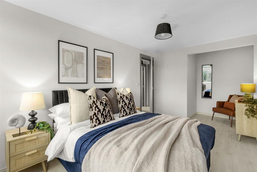 Property photo 2 of 7 Bedroom