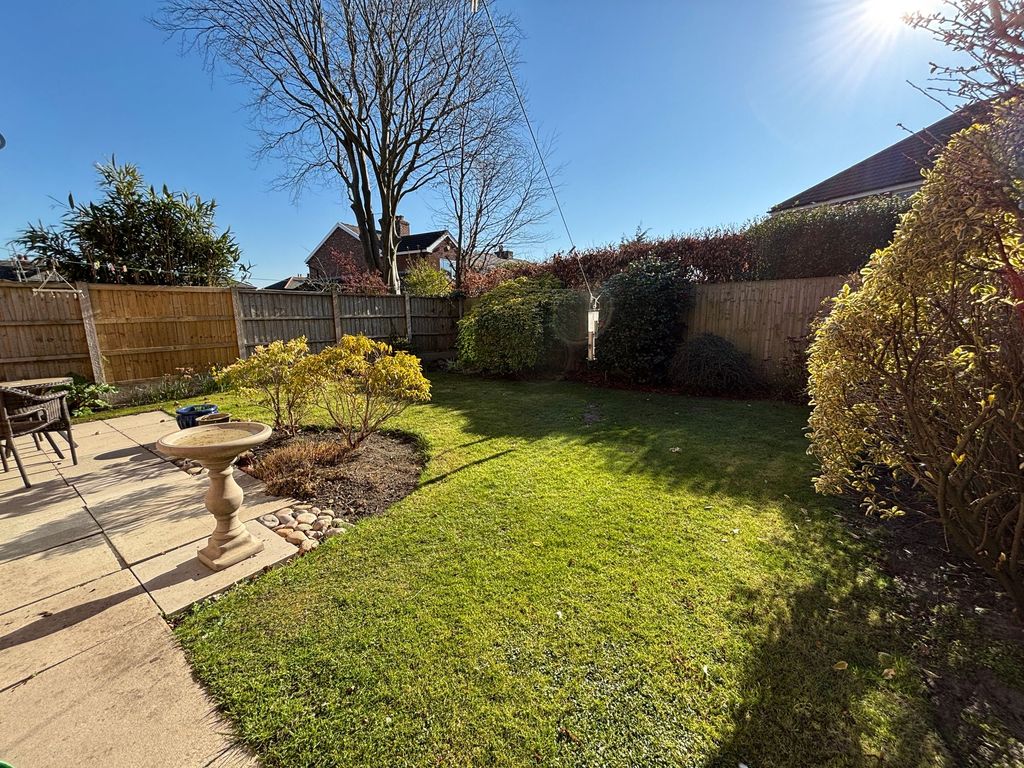 Property photo 2 of 18 Garden