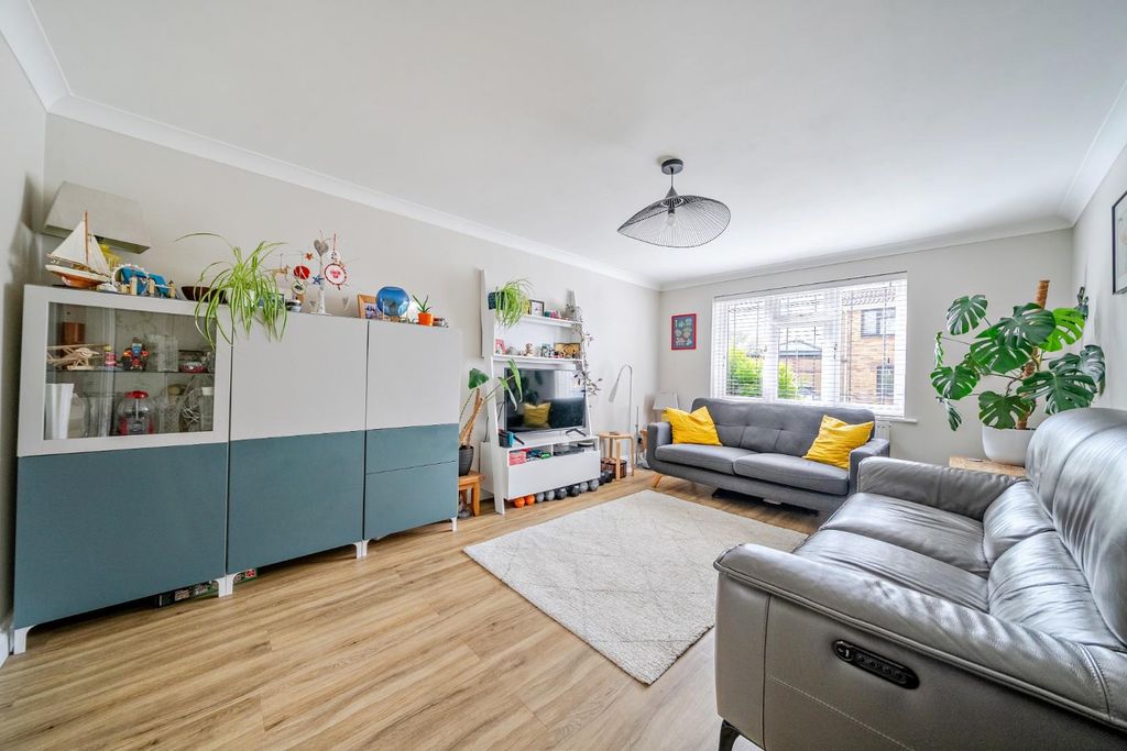 Property photo 3 of 19 1437849-10-69d7A48E0Ec23.Jpg