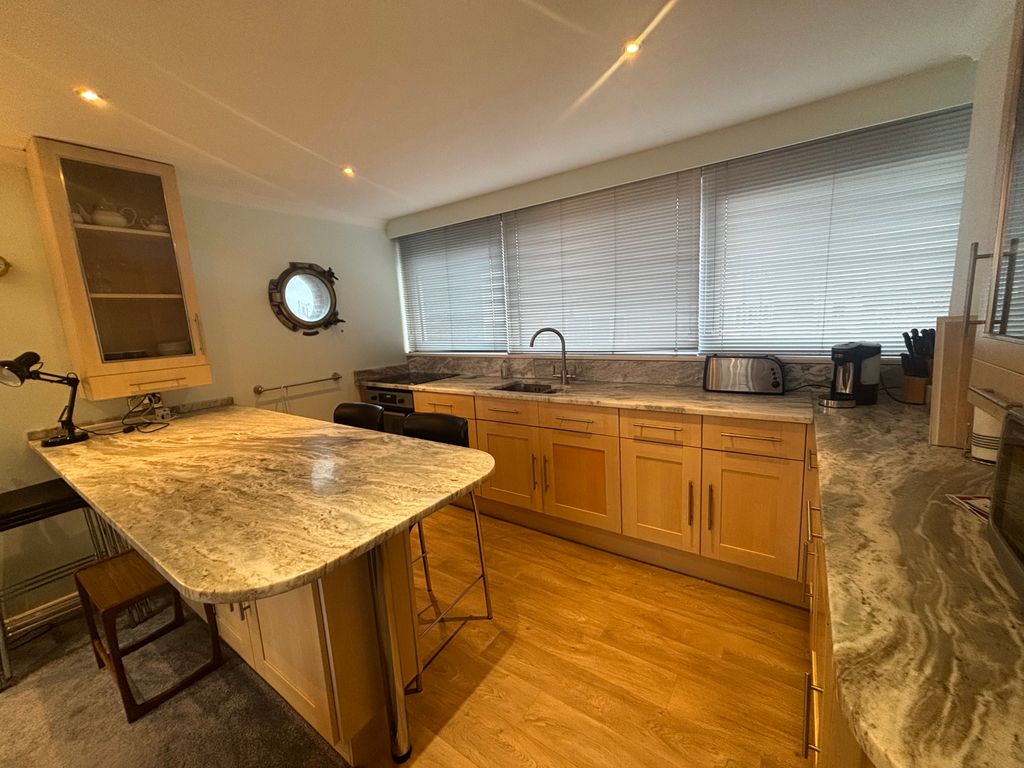 Property photo 2 of 10 Kitchen