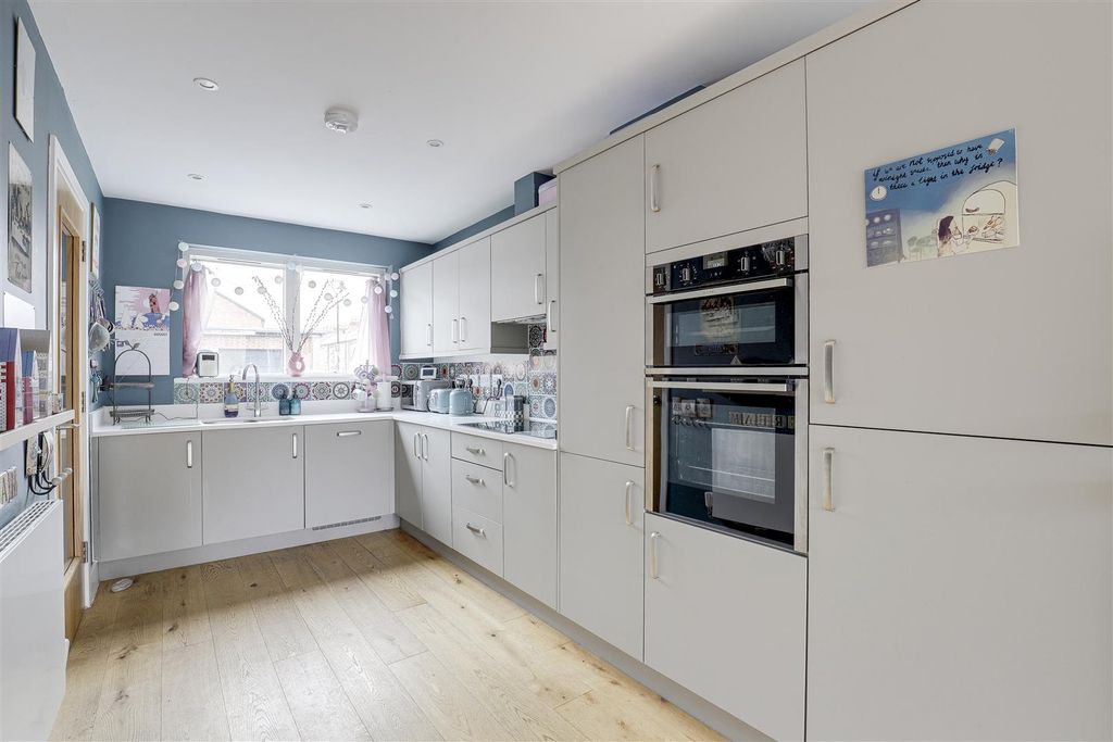 Property photo 2 of 22 3662.Jpg
