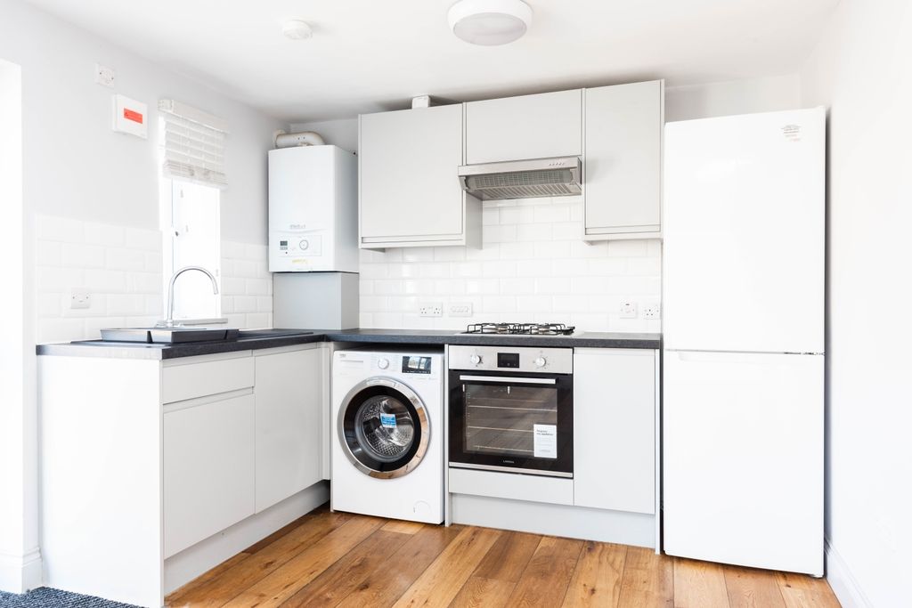 Property photo 2 of 7 Kitchen