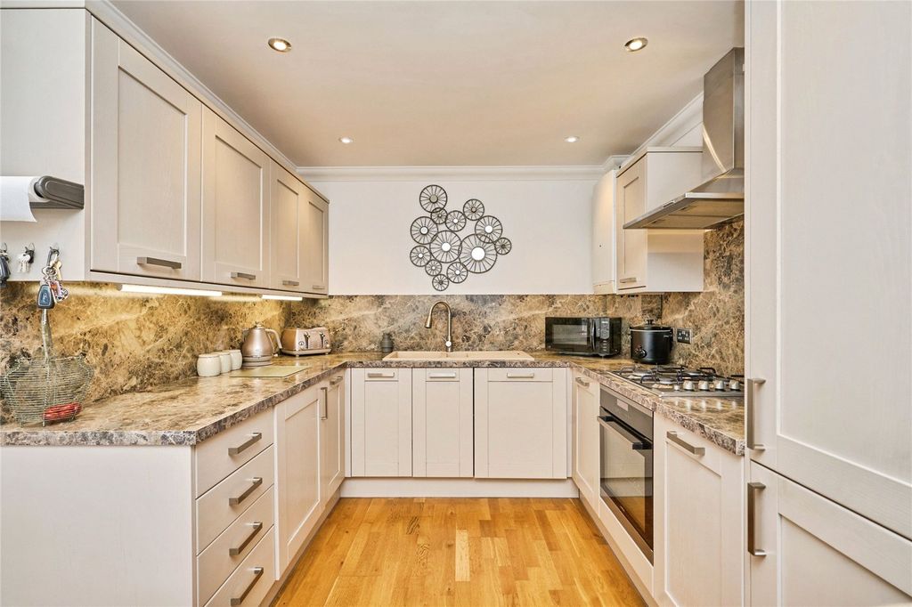 Property photo 2 of 18 Kitchen