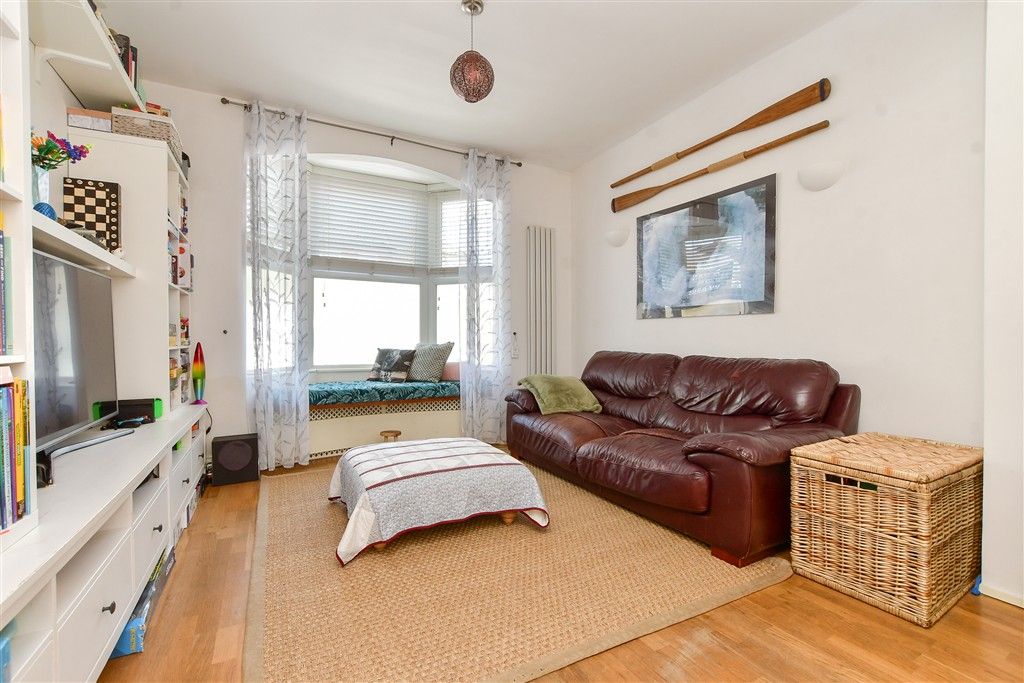 Property photo 3 of 14 Lounge