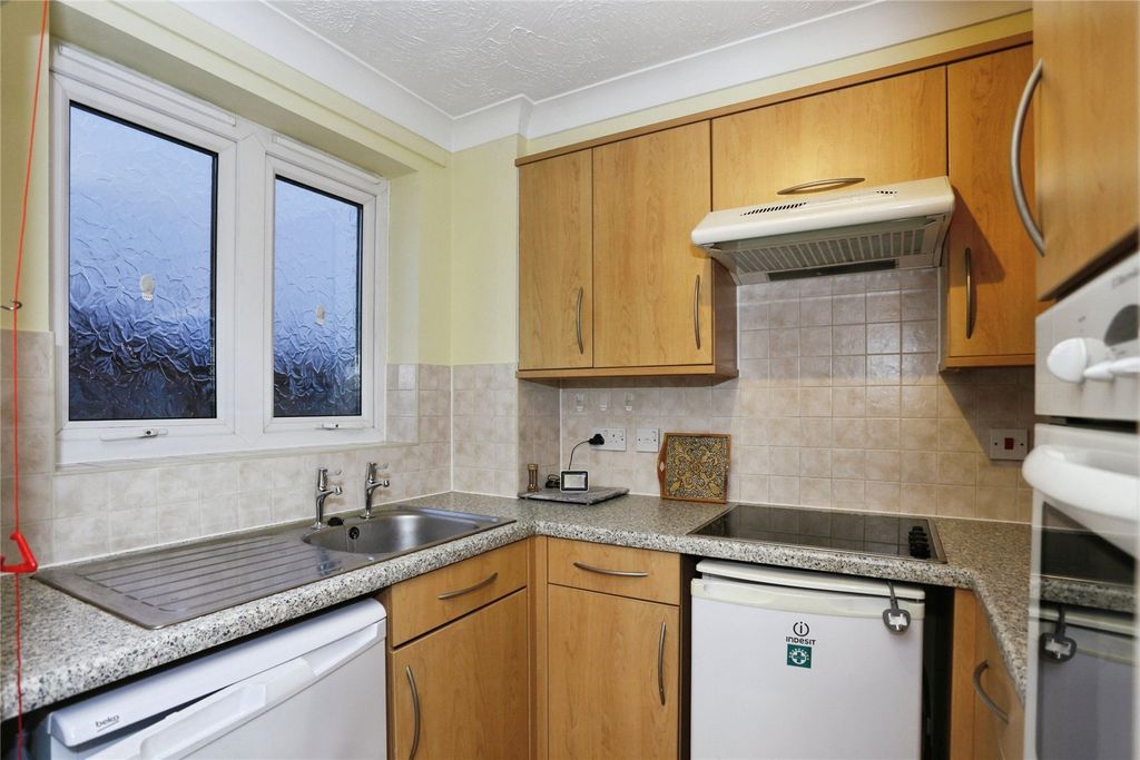 Property photo 3 of 11 Kitchen