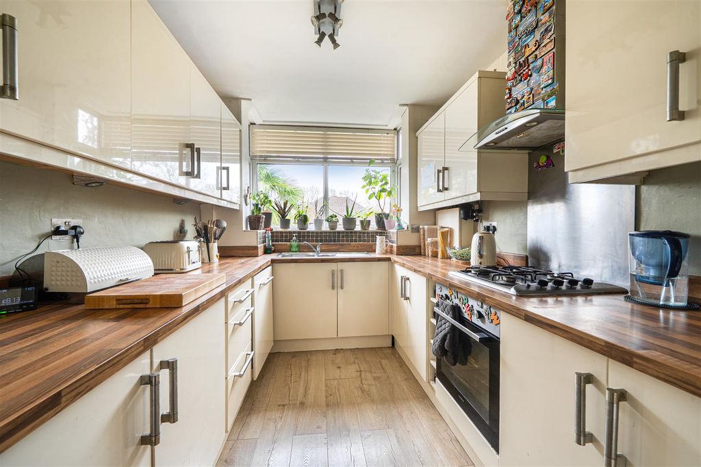 Property photo 3 of 12 1406151-6-6995A242Add55.Jpg