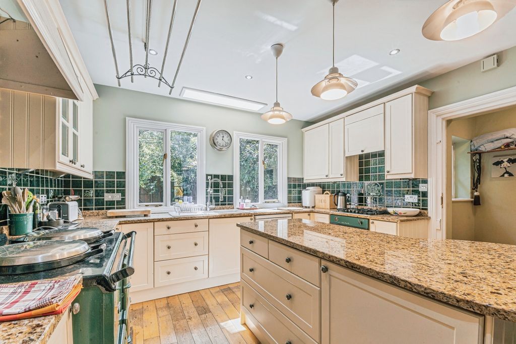 Property photo 3 of 25 Kitchen