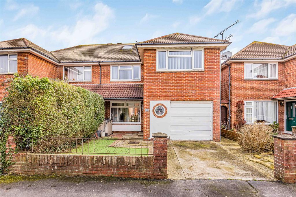 Property photo 1 of 22 11 Whimbrel Close, Southsea-Small-Porticomarketing