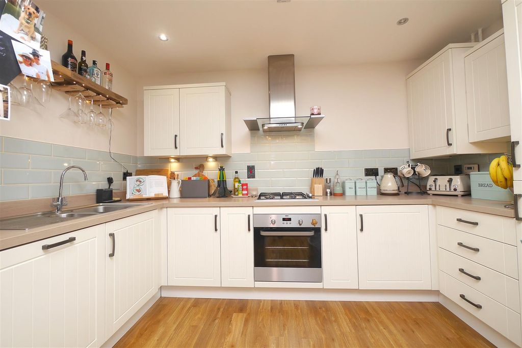 Property photo 2 of 10 Kitchen Area