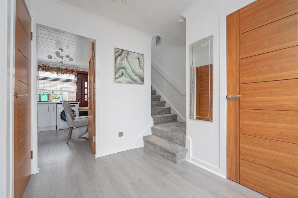 Property photo 2 of 30 51Eastercraiggardens004.Jpg